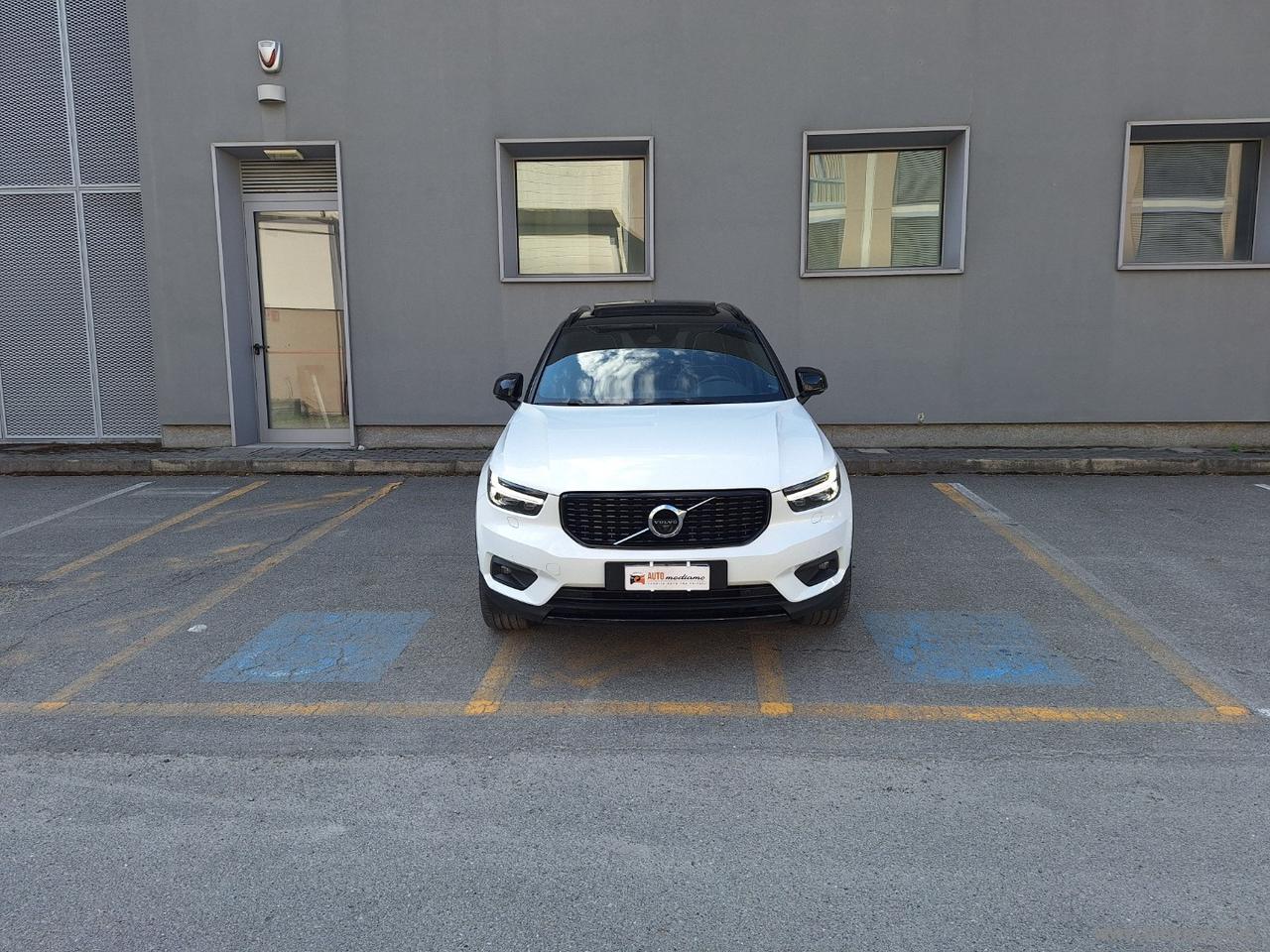 VOLVO XC40 D4 AWD R-design TETTO TAGLIANDI VOLVO UFF 360
