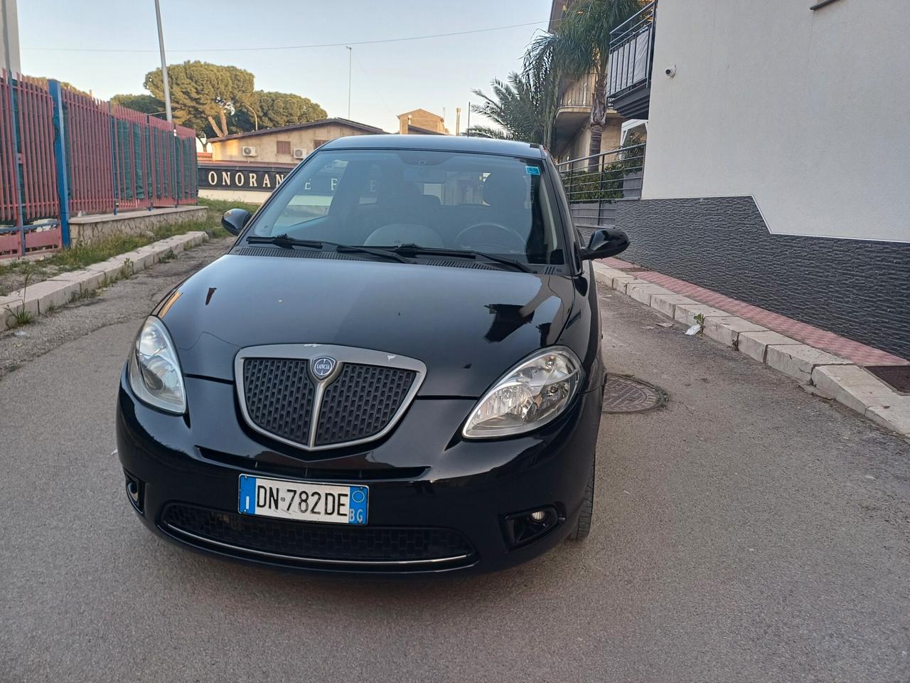 Lancia Ypsilon 1.4 16V Sport MomoDesign