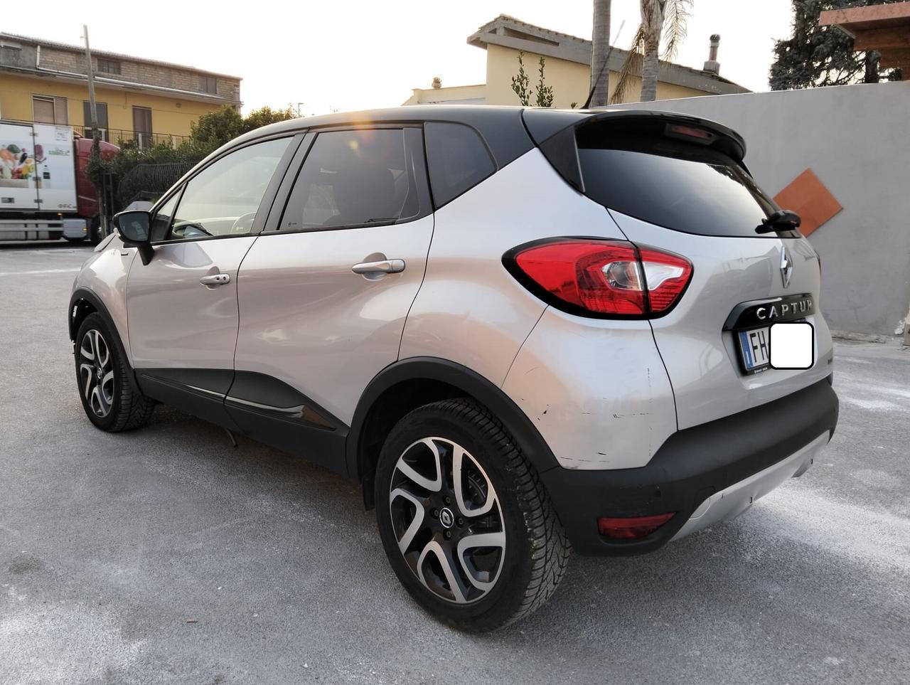 Renault Captur 1.5 DCI 90cv Hypnotic 2017 Sinistrata