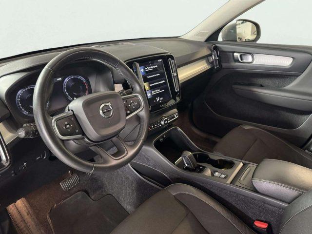 VOLVO XC40 T3 MOMENTUM PRO AUTOMATICA