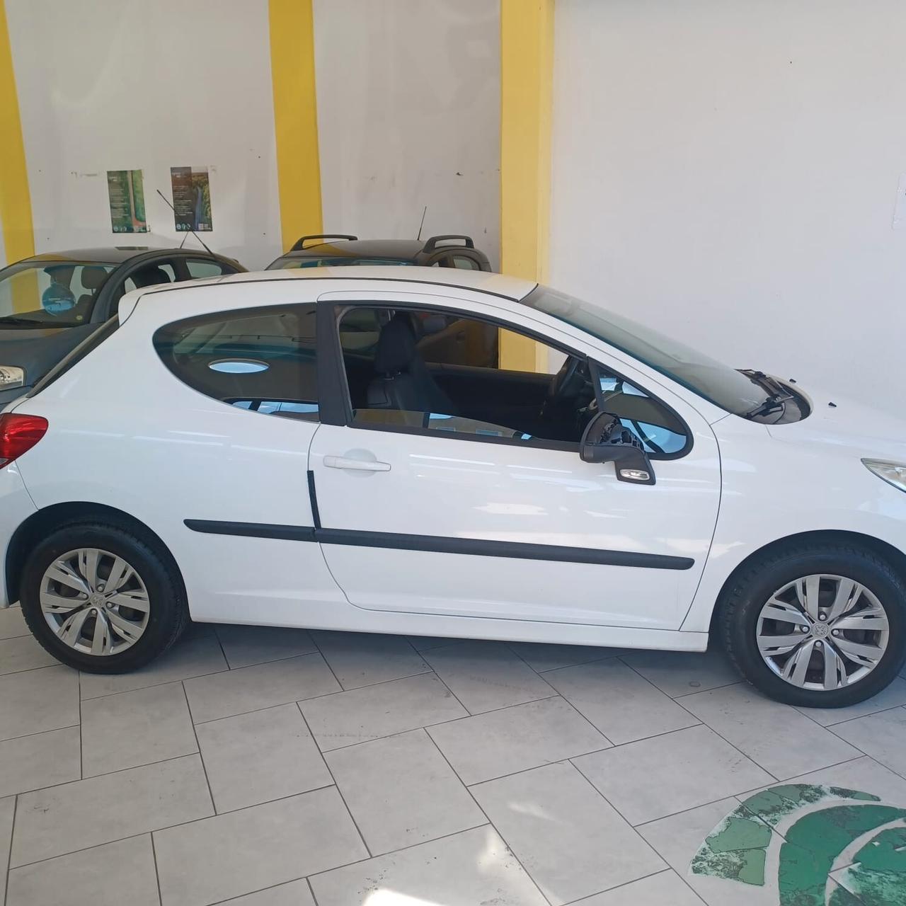 170188KM PEUGEOT 207 1.4 HDI NEOPATENTATI PERFETTA