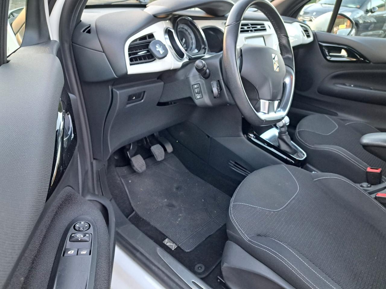 DS DS3 1.6 VTi 120 Just Black