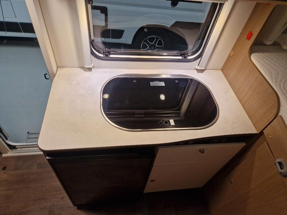 CAMPER VAN CARADO V132