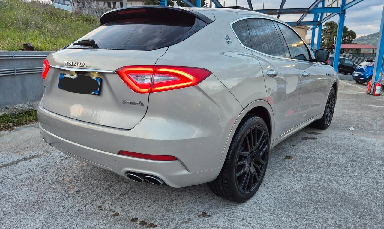 Maserati Levante V6 Diesel 275 CV AWD Granlusso