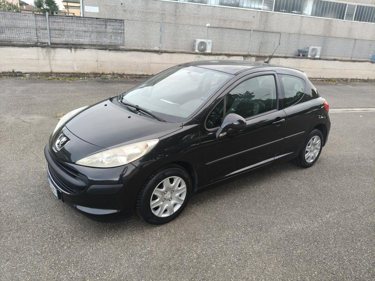 Peugeot 207 1.4 3 porte PER NEOPATENTATI
