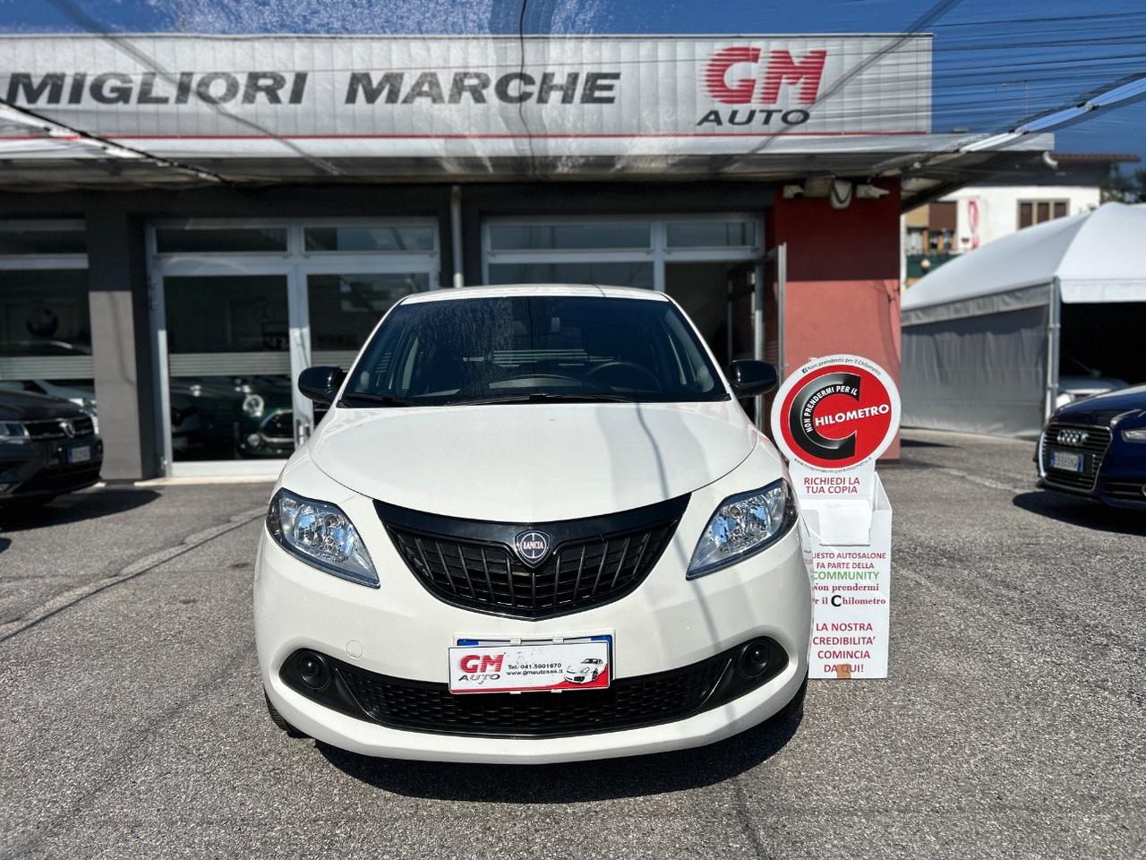 Lancia Ypsilon 1.0 firefly hybrid Silver s&s 70cv