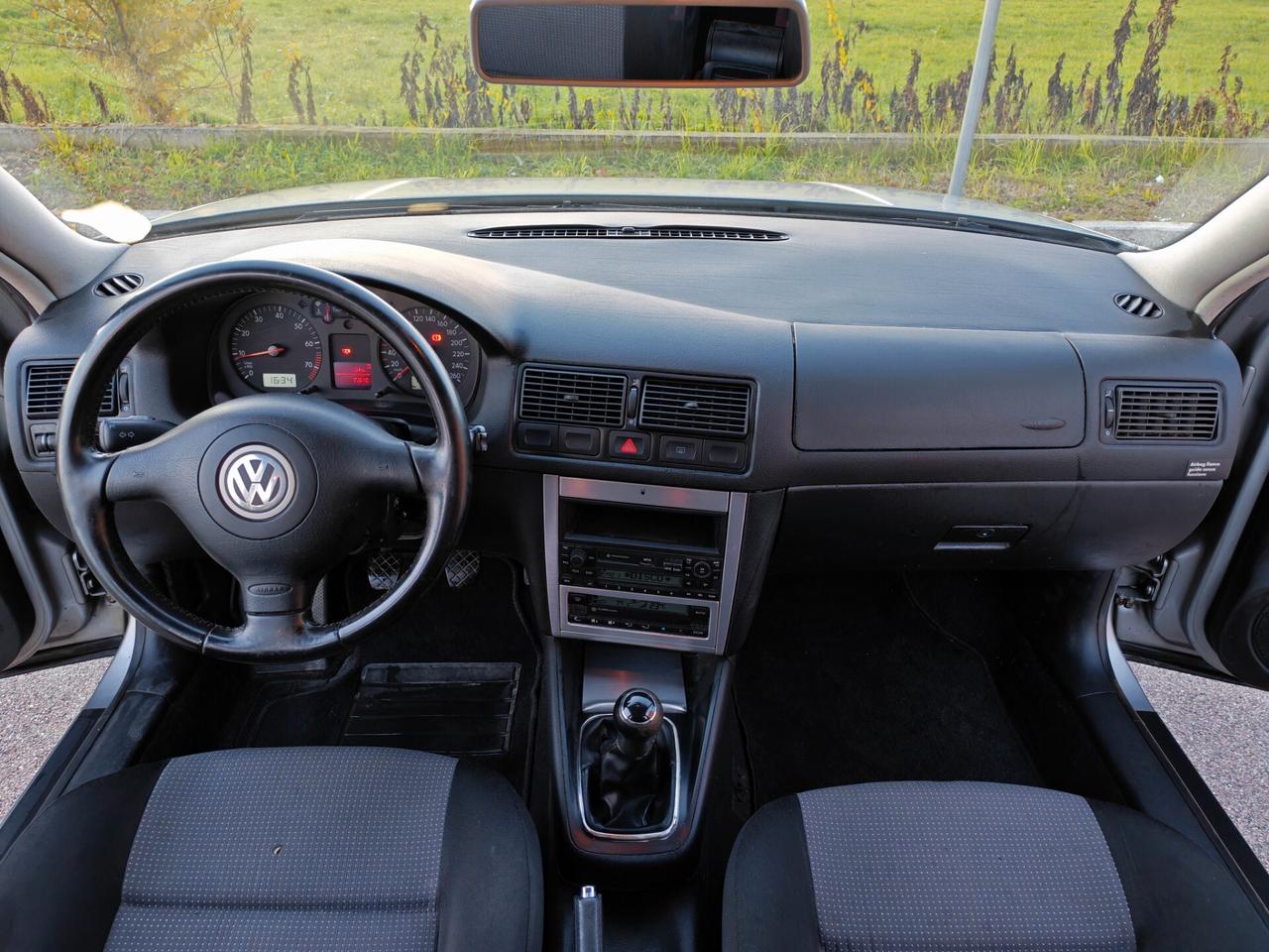 Volkswagen Golf 1.6 BENZINA 105cv Highline
