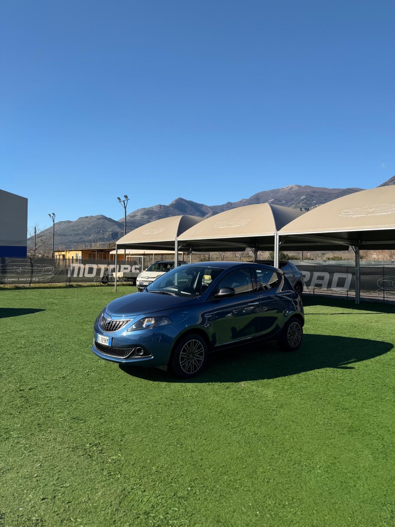 Lancia Ypsilon 1.0 Hybrid Ecochic Gold