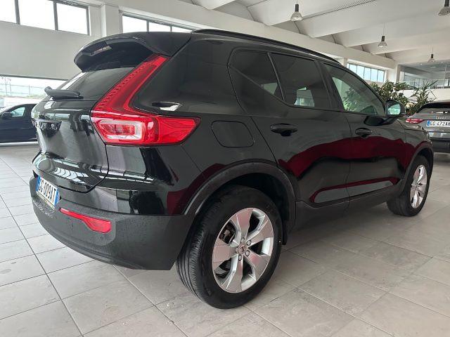 VOLVO XC40 T2 Momentum Core