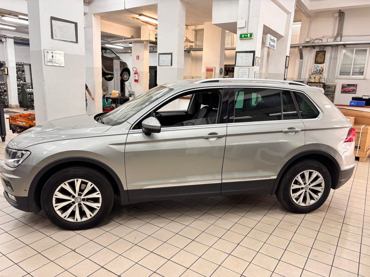 Volkswagen Tiguan 2.0 TDI SCR DSG 4MOTION Business BMT