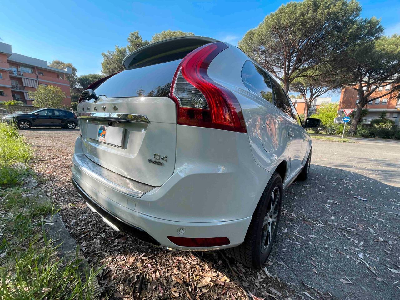 Volvo XC 60 XC60 D5 AWD Geartronic R-design Automatica Apple Car Android