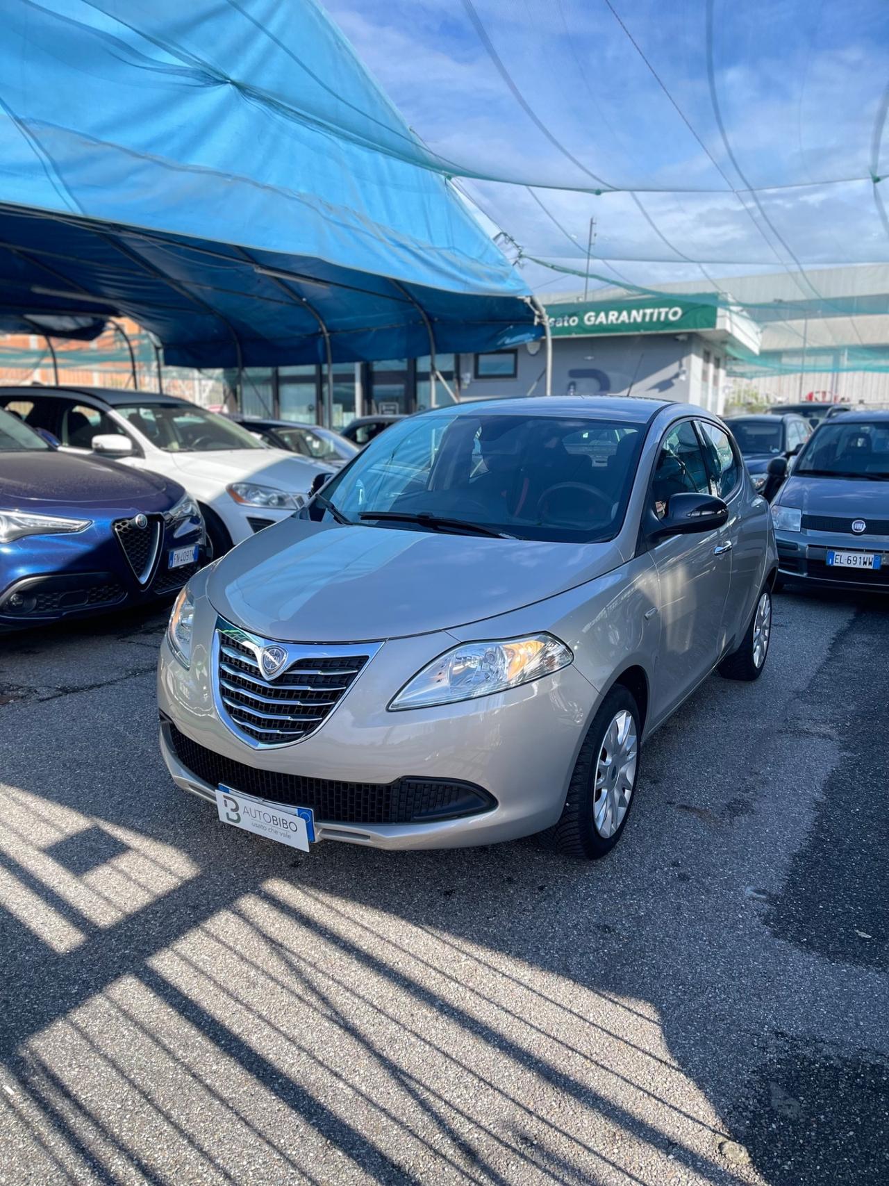 Lancia Ypsilon 1.2 69 CV 5 porte GPL Ecochic Silver