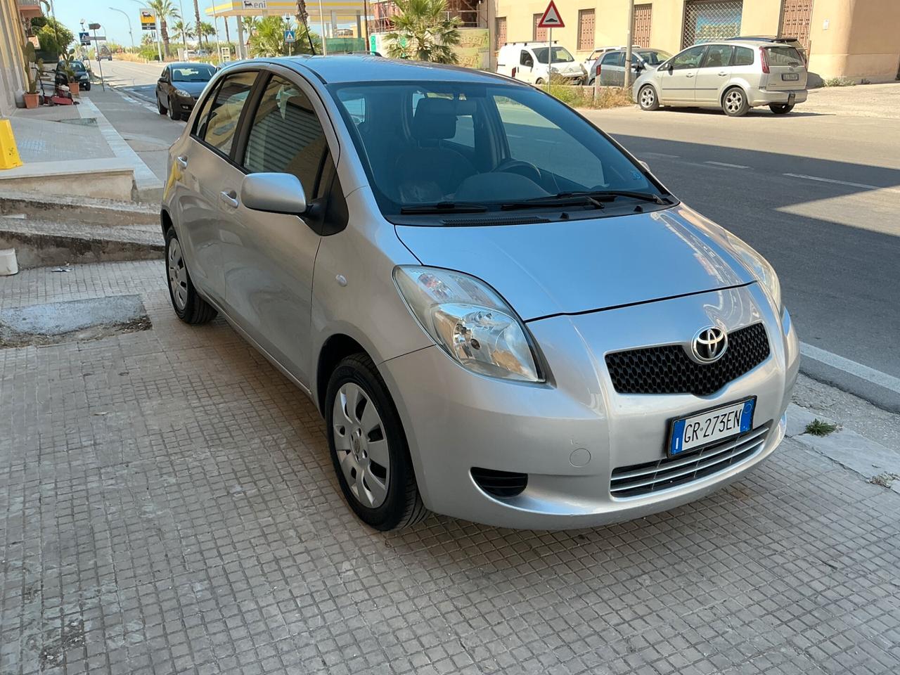 Toyota Yaris 1.0 5 porte Sol