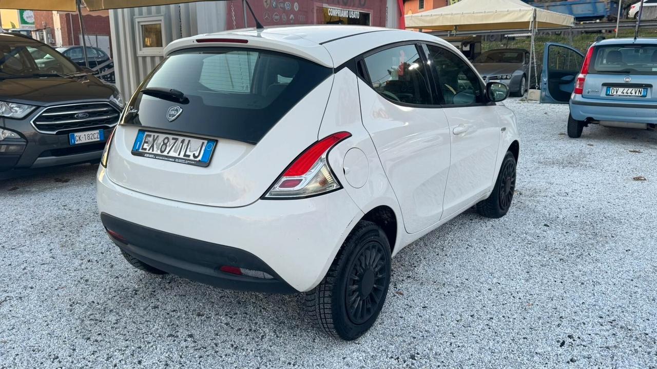 Lancia Ypsilon 0.9 TwinAir 85 CV 5 porte S&S Gold