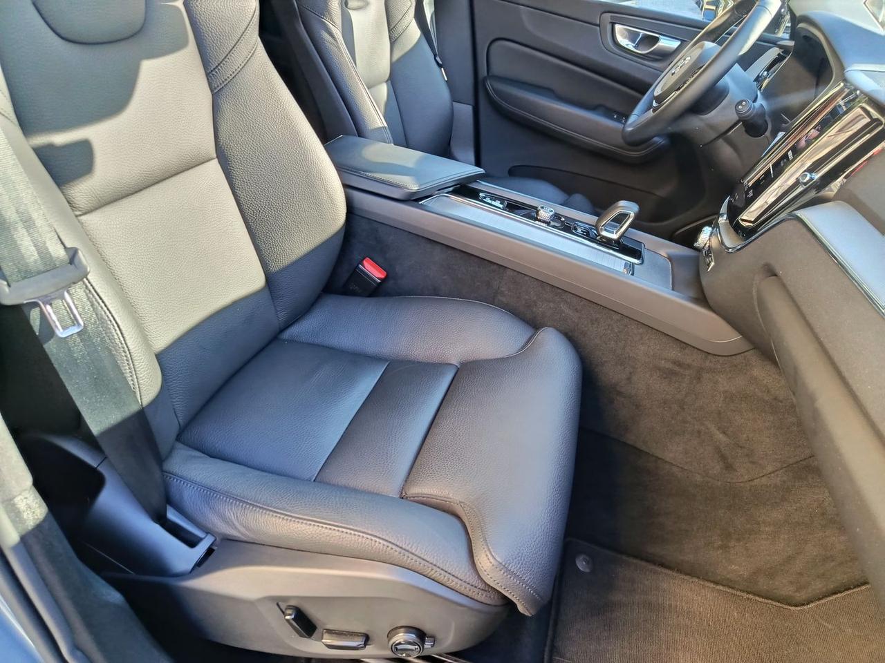 Volvo XC 60 Plus Dark 2.0 B4 MHEV #9159