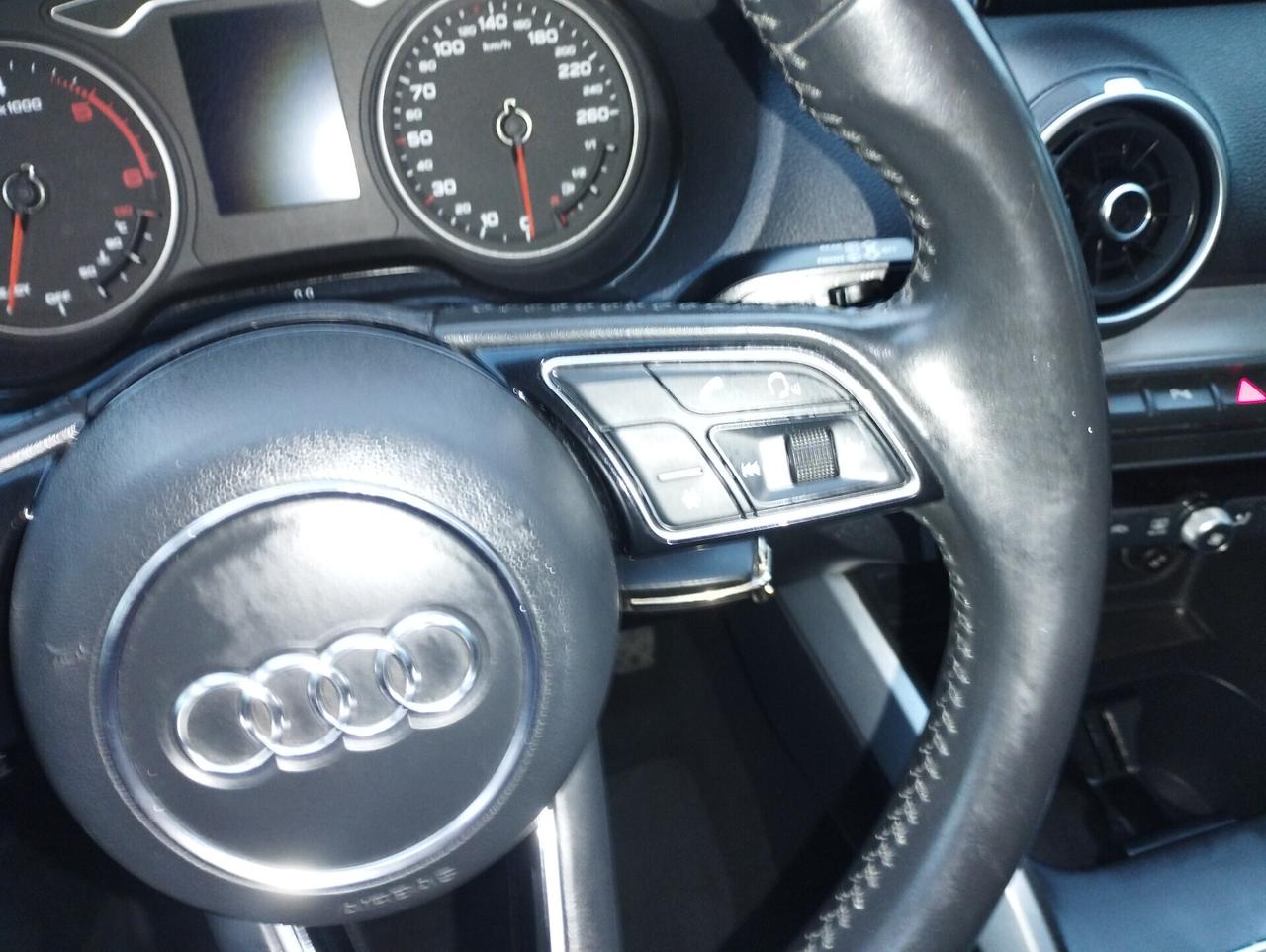 Audi Q2 30 TDI S tronic Identity Black