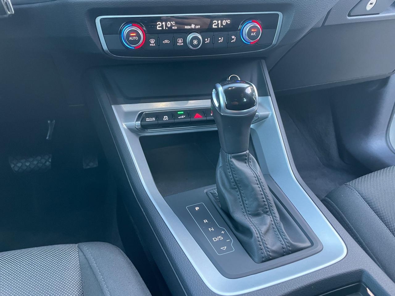 Audi Q3 45 TFSI e S tronic Business