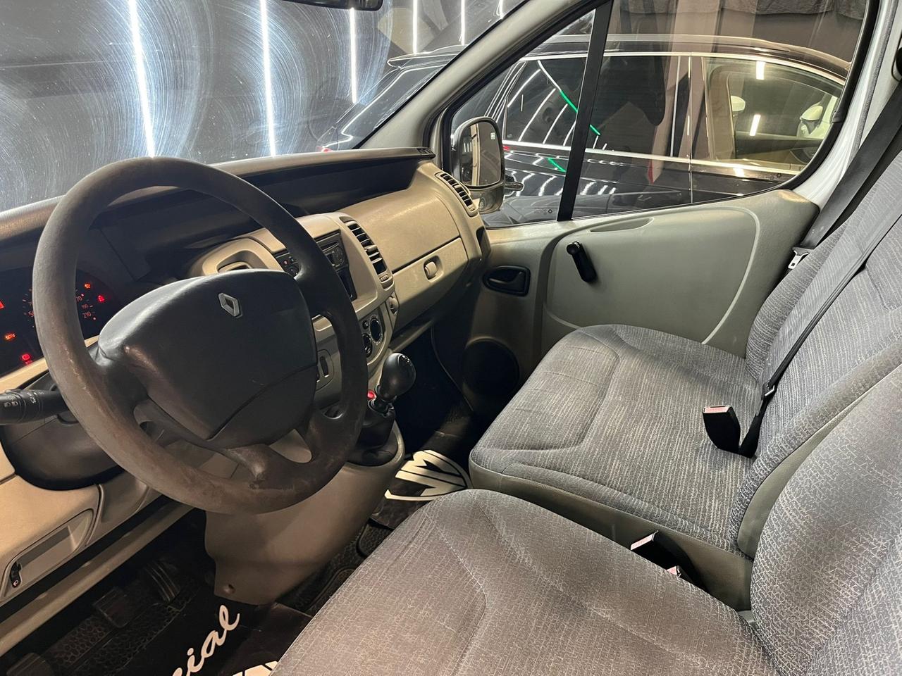 Renault Trafic T29 2.0 dCi/90 PL-TN Passenger Confort 9 POSTI