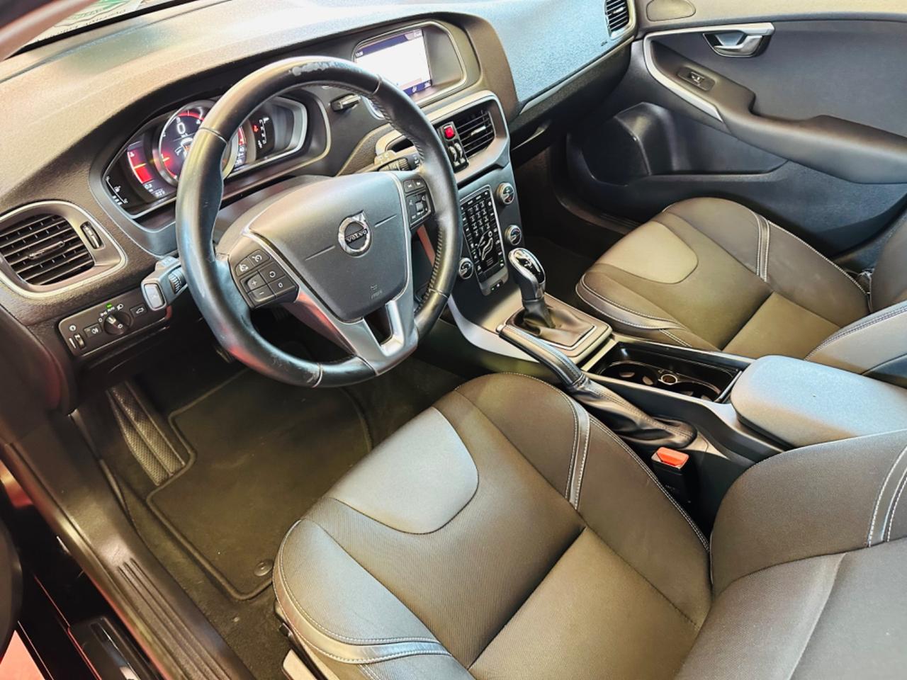 Volvo V40 2.0d 120CV Geartronic R-design