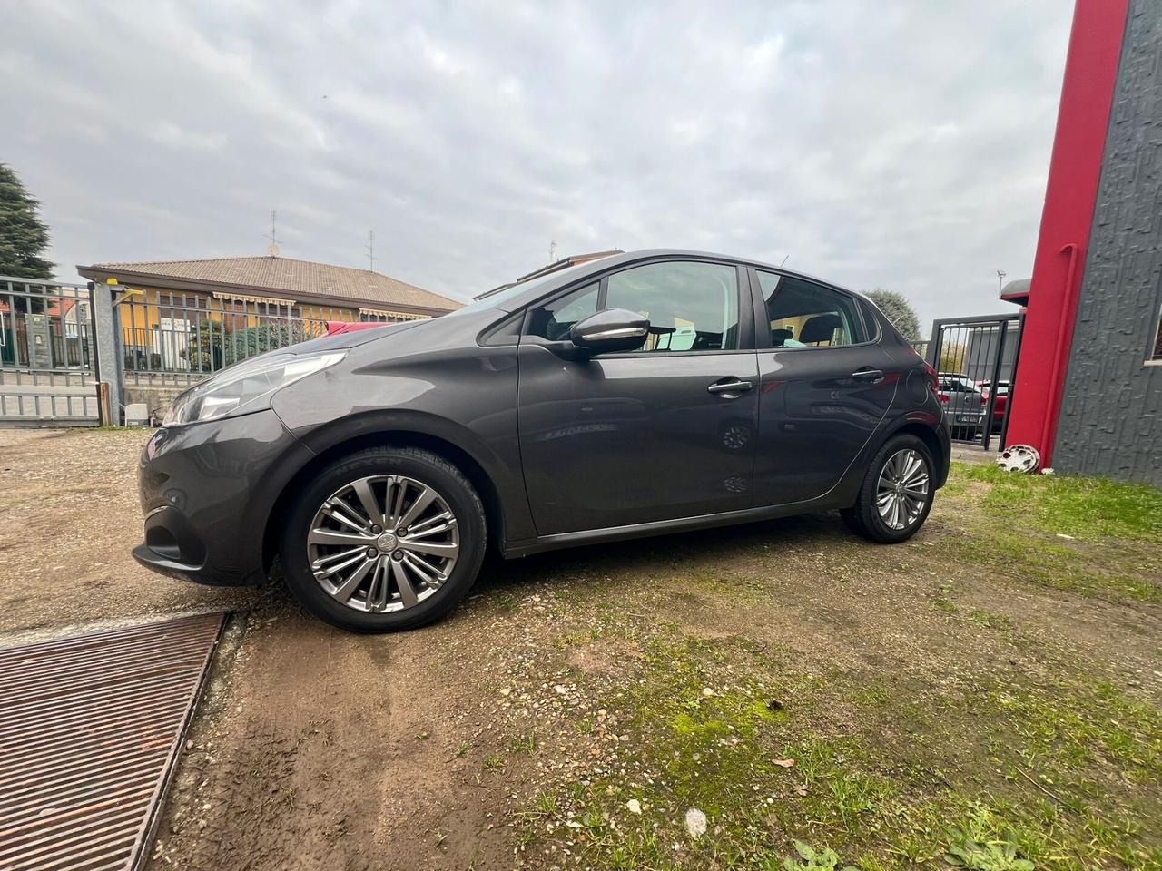 Peugeot 208 PureTech 82 Stop&Start 5 porte Signature