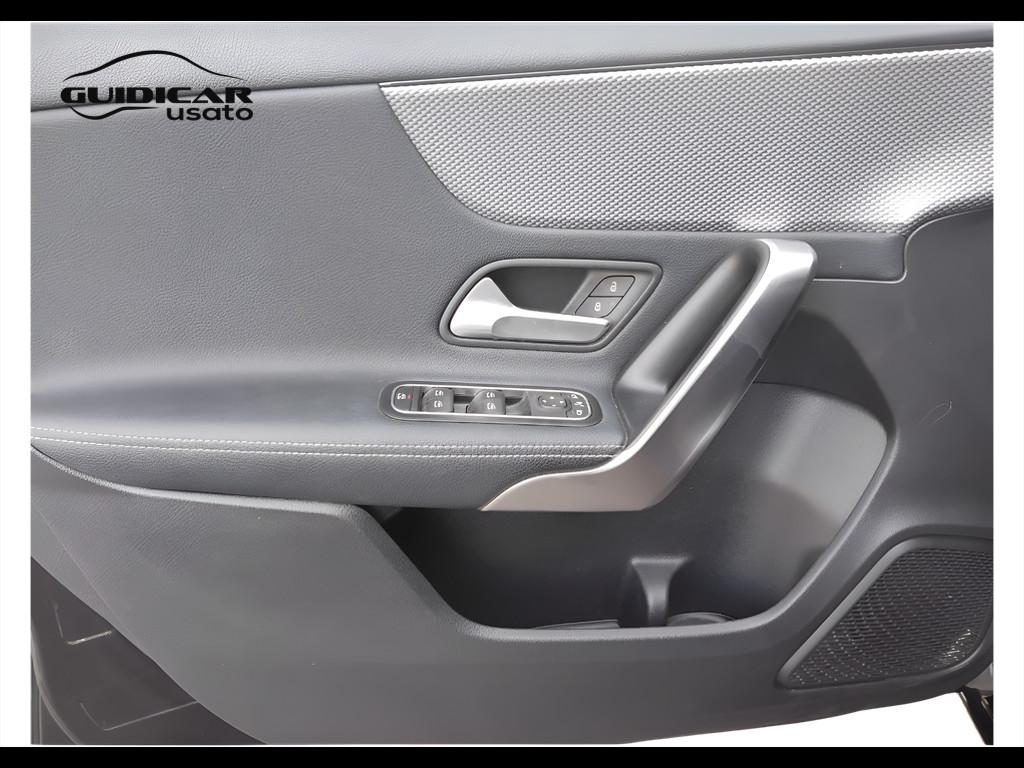 Mercedes-Benz Classe A - W177 2018 - A 180 d Sport auto