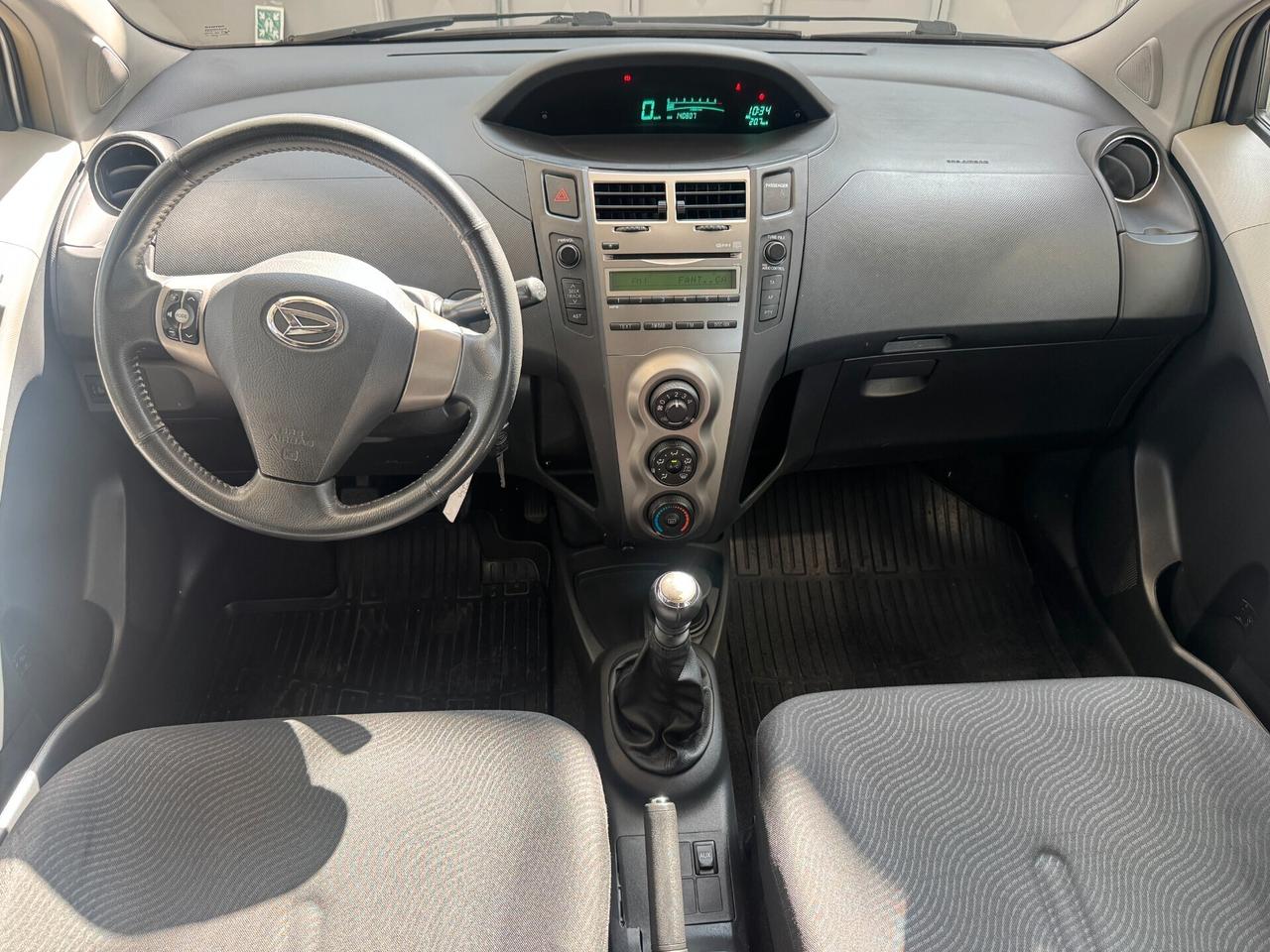 Daihatsu Charade 1.3 B You Five TOYOTA YARIS