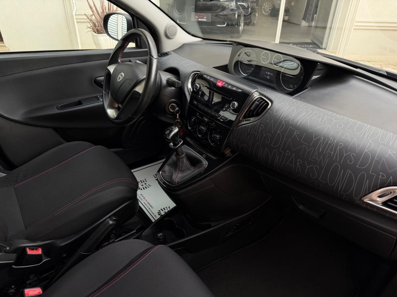 Lancia Ypsilon 0.9 TwinAir 85 CV 5 porte Metano Ecochic Elefantino