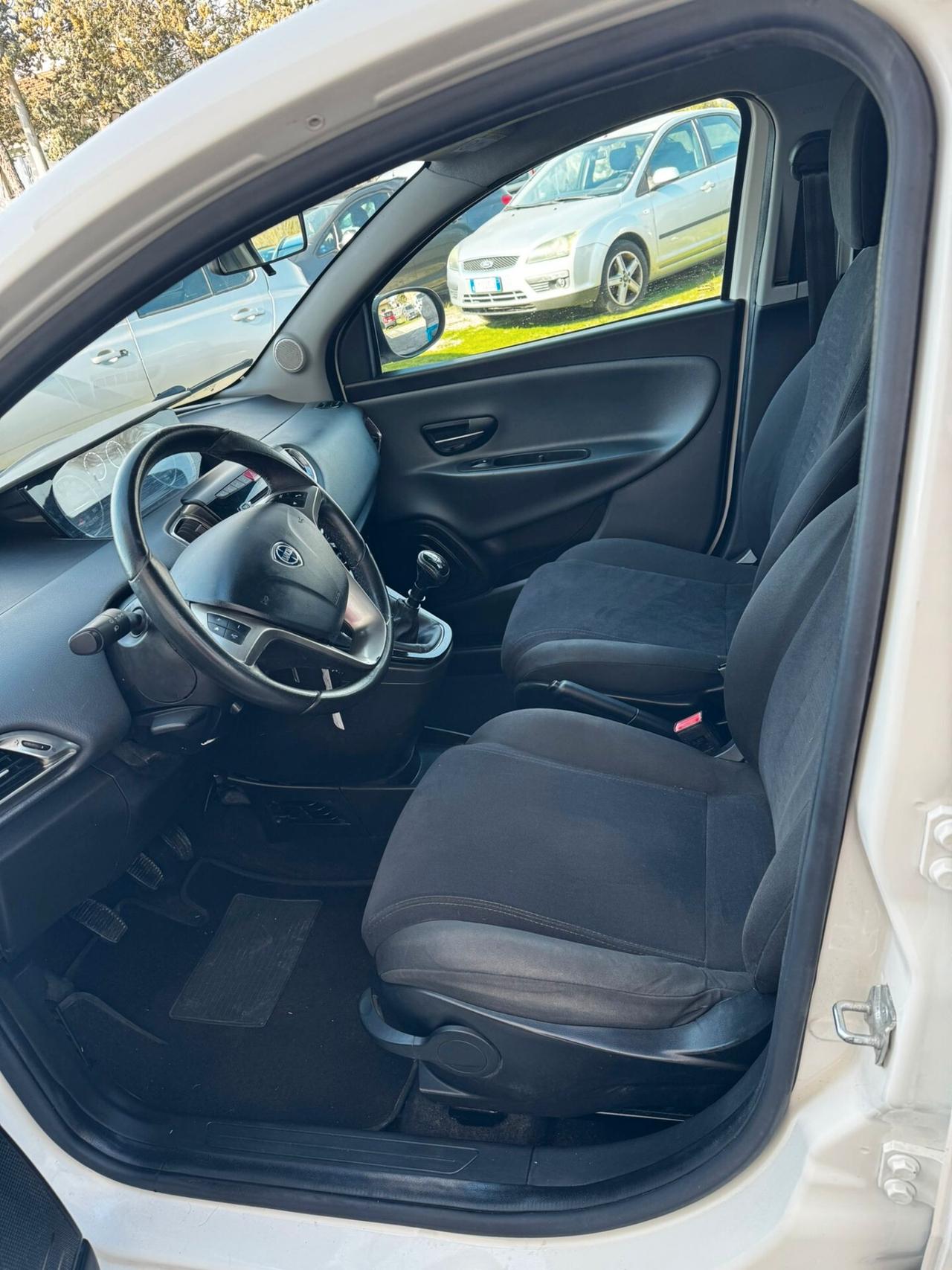 Lancia Ypsilon 0.9 TwinAir 85 CV 5 porte S&S Silver