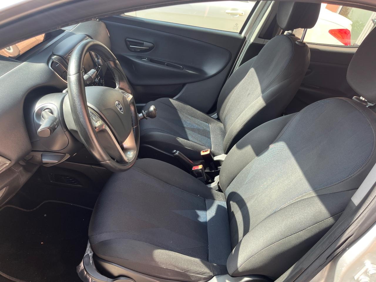 Lancia Ypsilon 1.2 69 CV 5 porte GPL Ecochic Silver