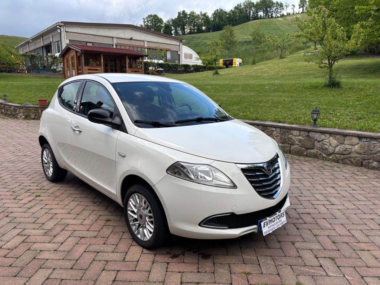 Lancia Ypsilon 0.9 TwinAir 85 CV 5 porte S&S Gold OK NEOPATENTATI