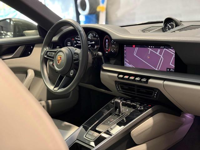 PORSCHE 911 Carrera 4