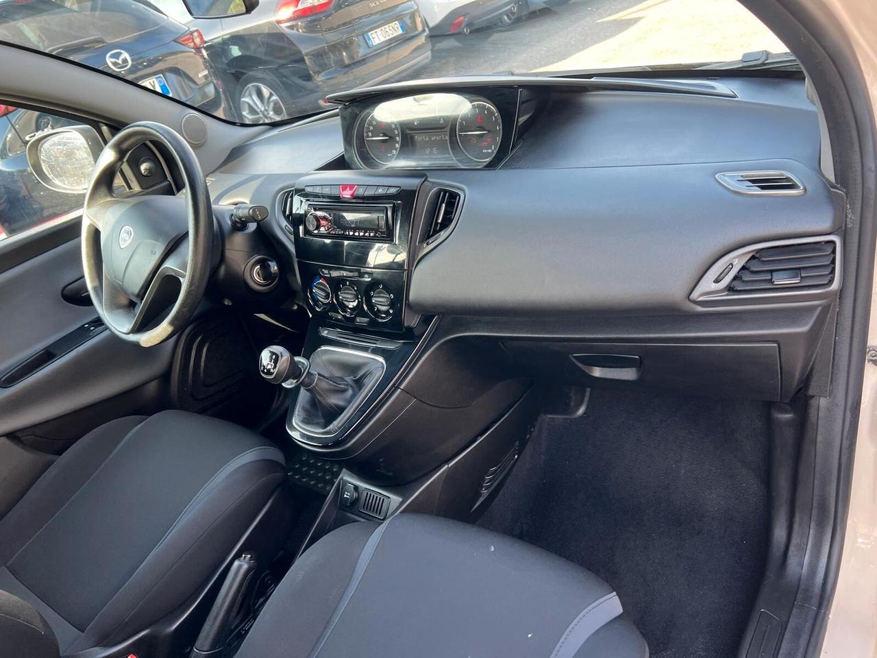 Lancia Ypsilon 2015 1.2 8v Platinum 69cv E6*ok neopatentati*