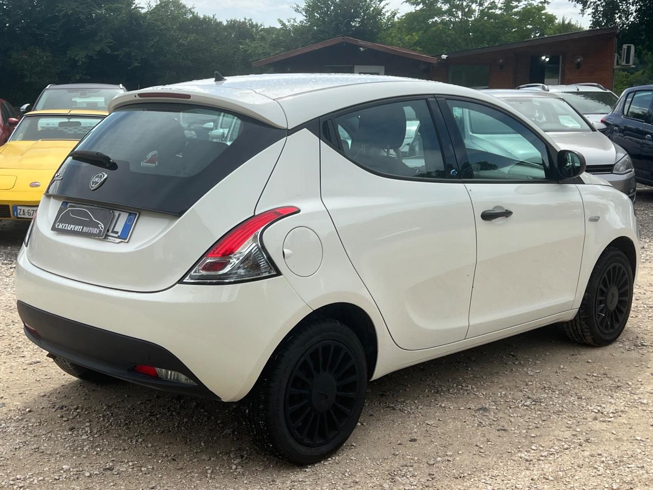 Lancia Ypsilon 1.2 69 CV Platinum NEOPATENTATI PERMUTE RATE GARANZIA