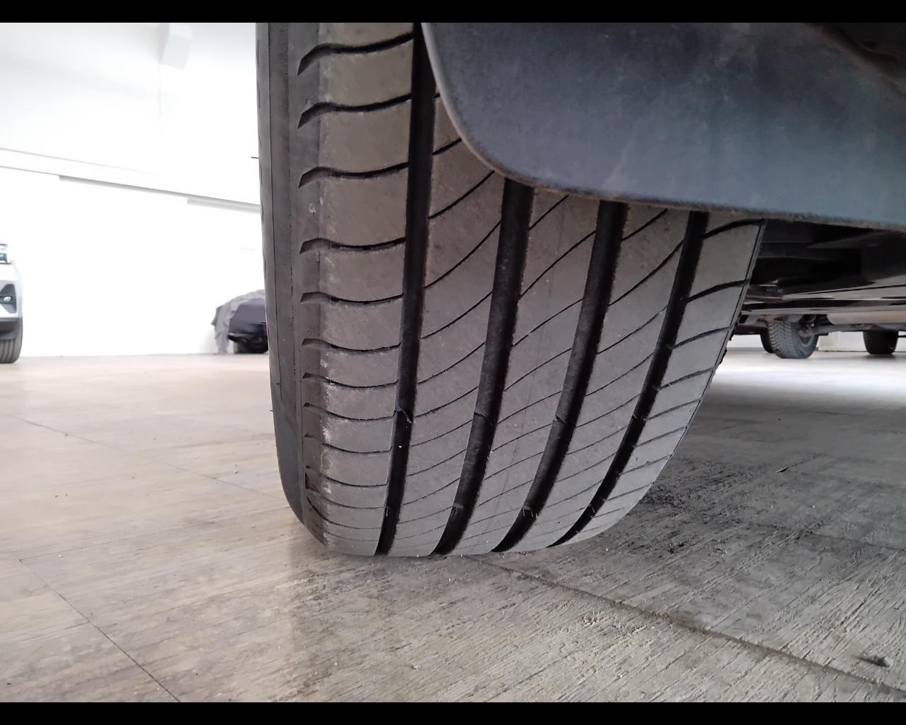 VOLVO XC40 2023 - XC40 1.5 t2 Essential auto