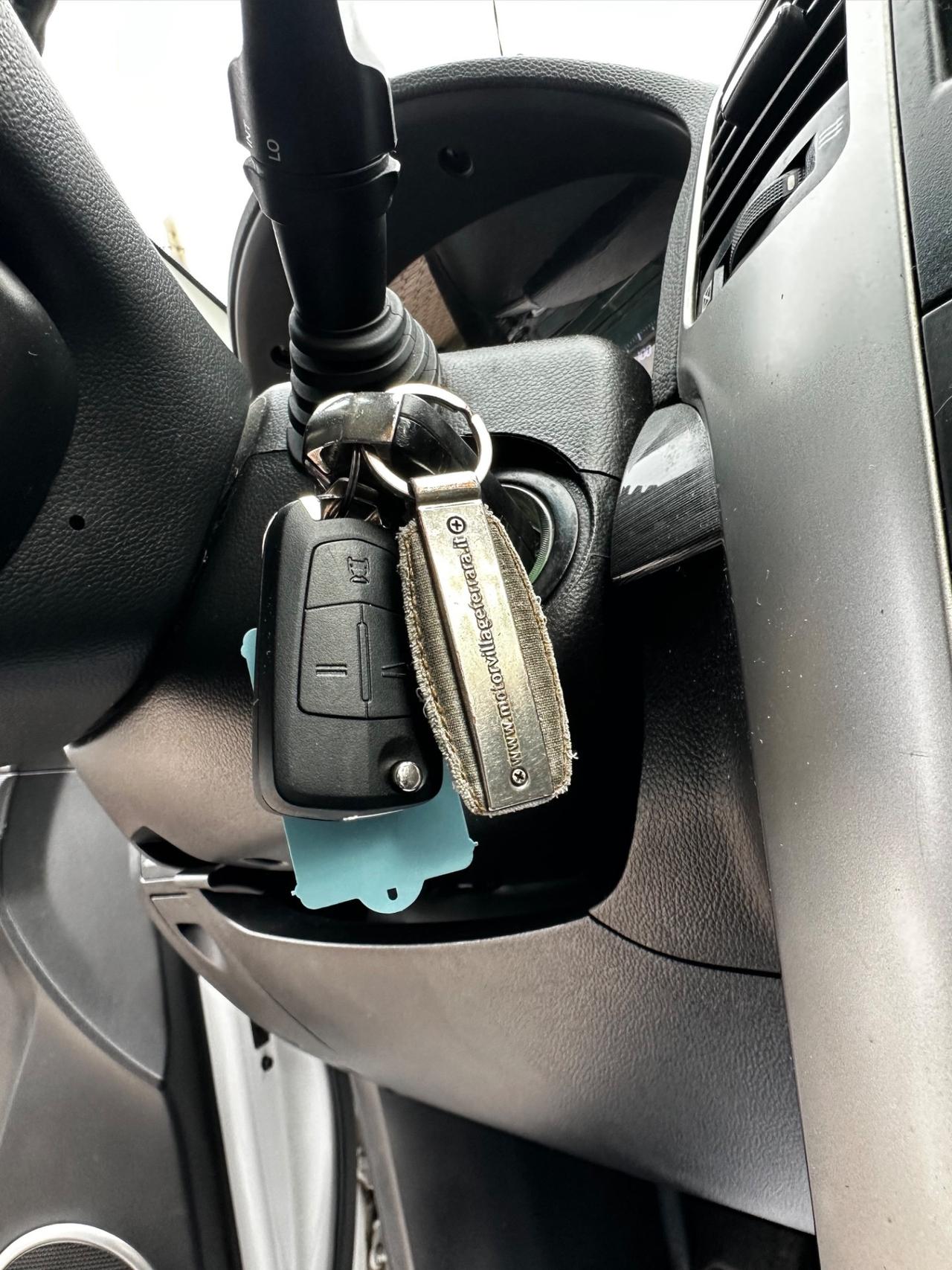 Chevrolet Captiva 2.0 VCDi LTZ 7 POSTI