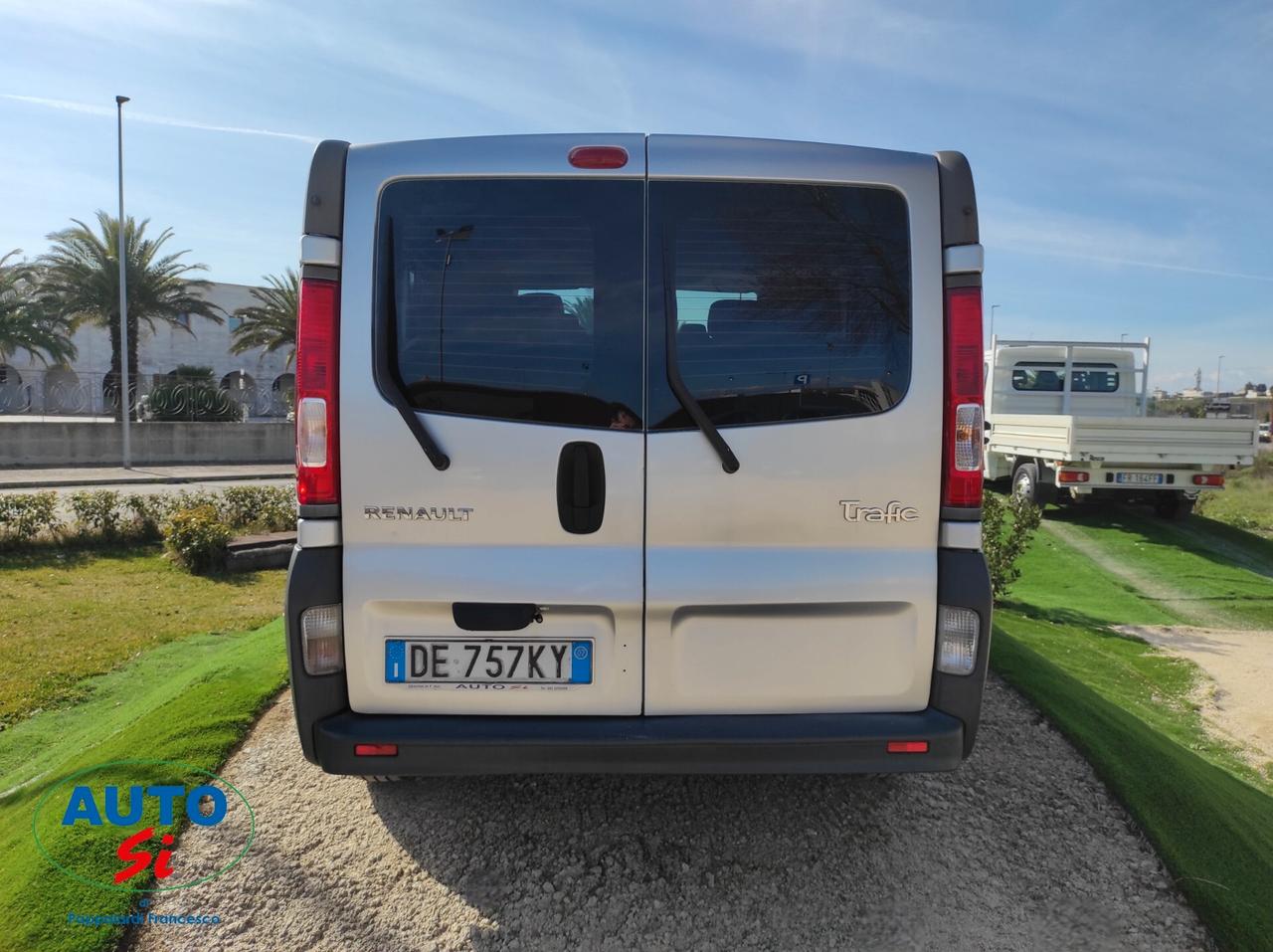 Renault Trafic 2.0 dCi - 115cv 9 POSTI