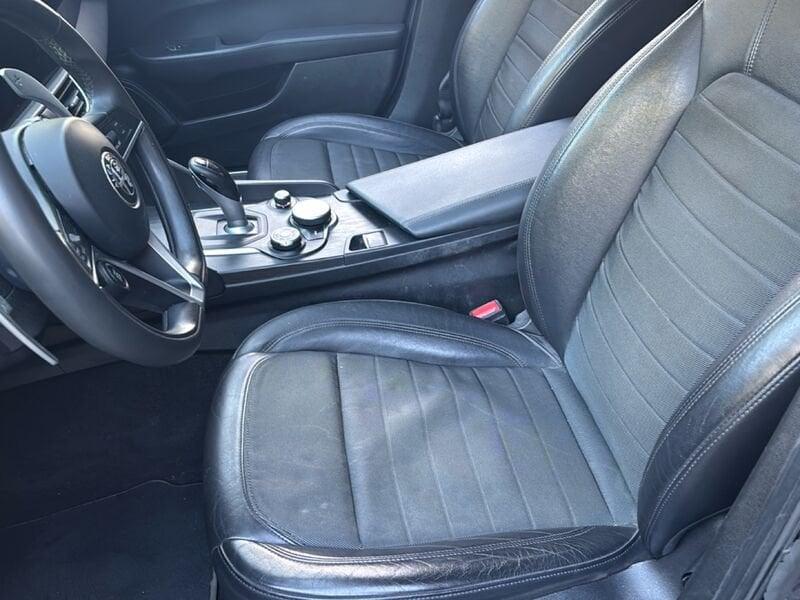 Alfa Romeo Giulia 2.2 Turbo AT8 180CV Super