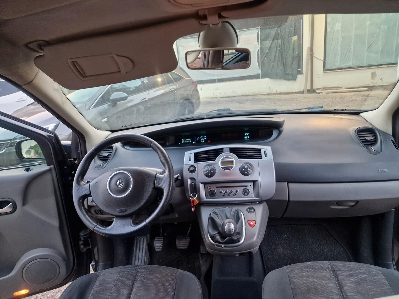 Renault Scenic Grand Scénic 1.9 dCi/130CV PlayStation Portable