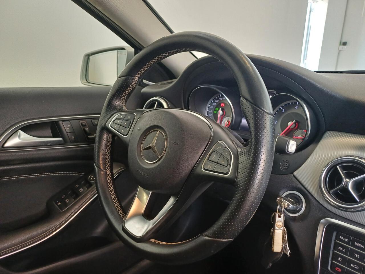 Mercedes-benz GLA 200 Aut Enduro TETTO/PELLE/HARMAN