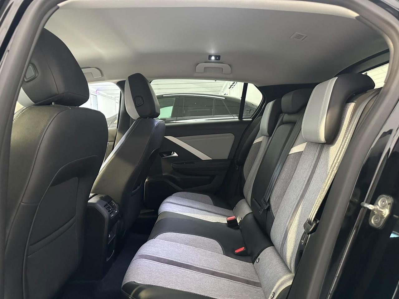 Opel Astra 1.6 Plug-in Hybrid 180 CV AT8 Business Elegance
