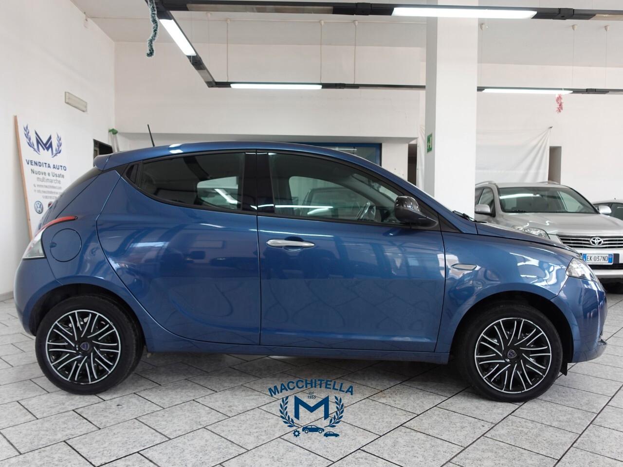 Lancia Ypsilon 1.0 FireFly 5 porte S&S Hybrid Ecochic Silver