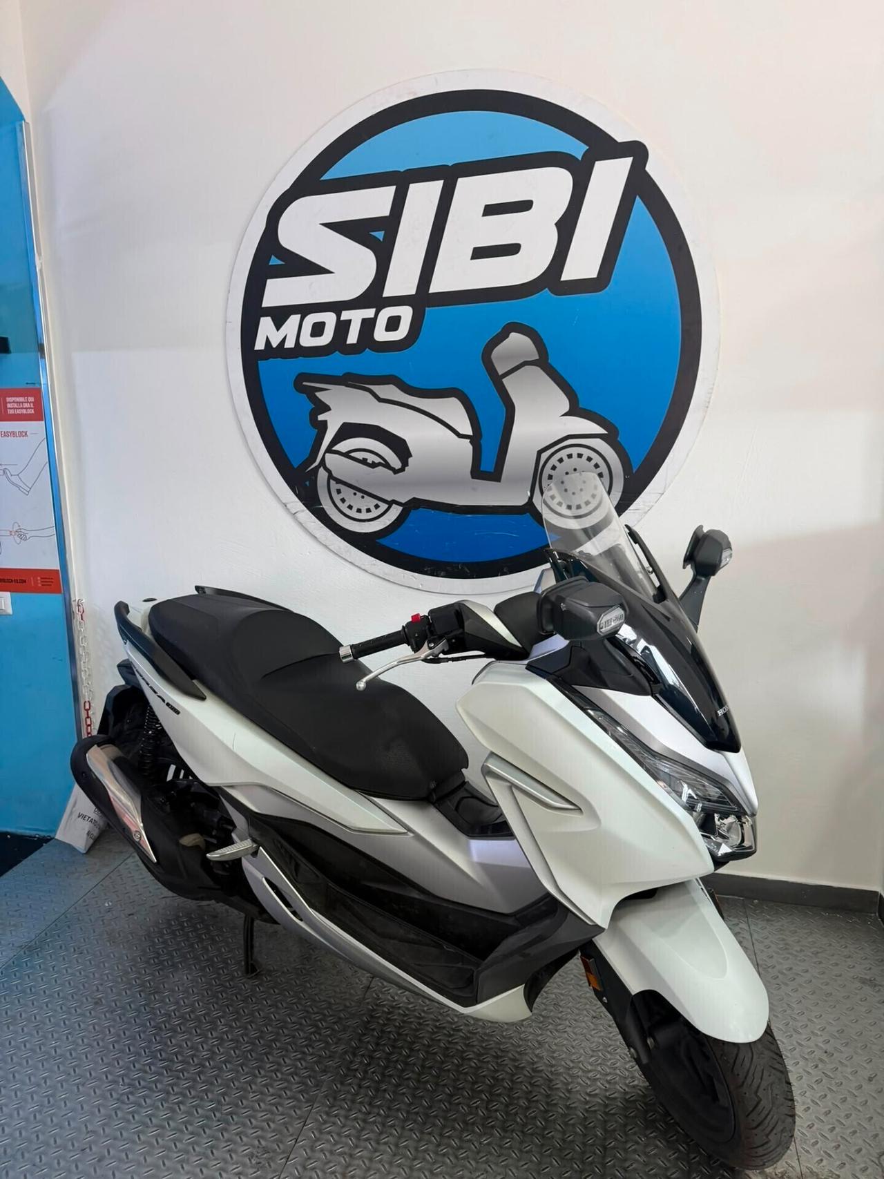 Honda Forza 300