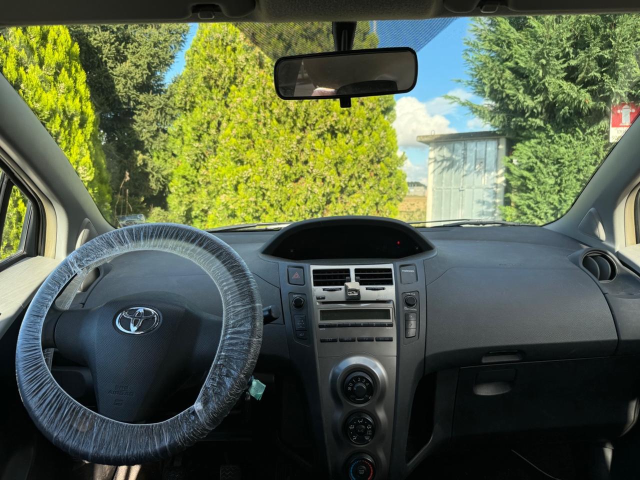 Toyota Yaris 1.0 5 porte