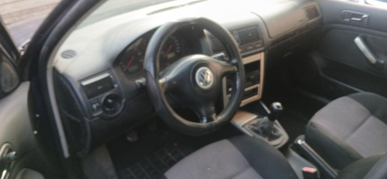 Volkswagen Golf 4 1.6 benzina euro 4 neopatentati