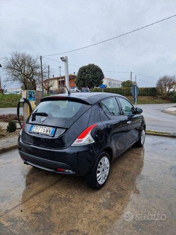 Lancia Ypsilon 2014 , auto grandinat prezzo occas.