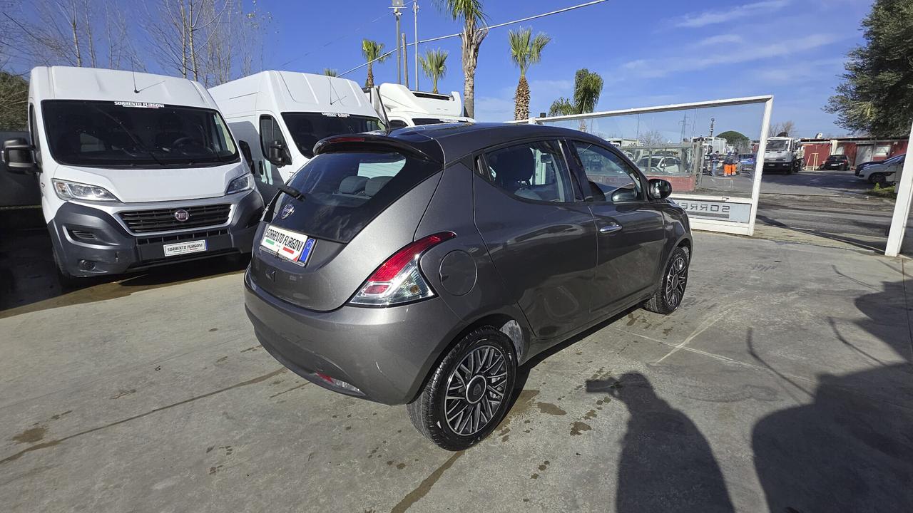 Lancia Ypsilon 1.0 FireFly 5 porte S&S Hybrid Gold Plus