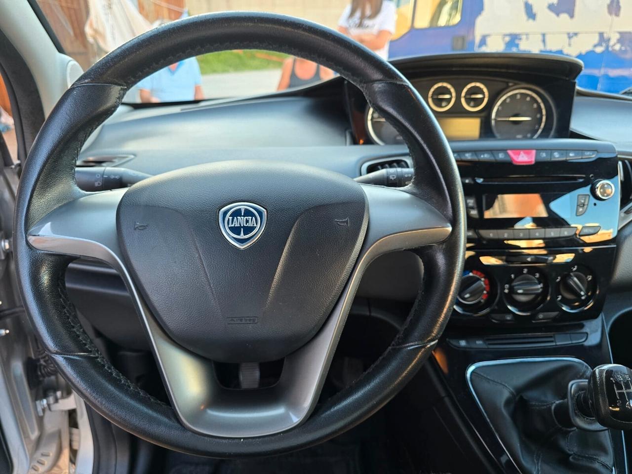 Lancia Ypsilon 0.9 TwinAir 85 cv full nuova 2013