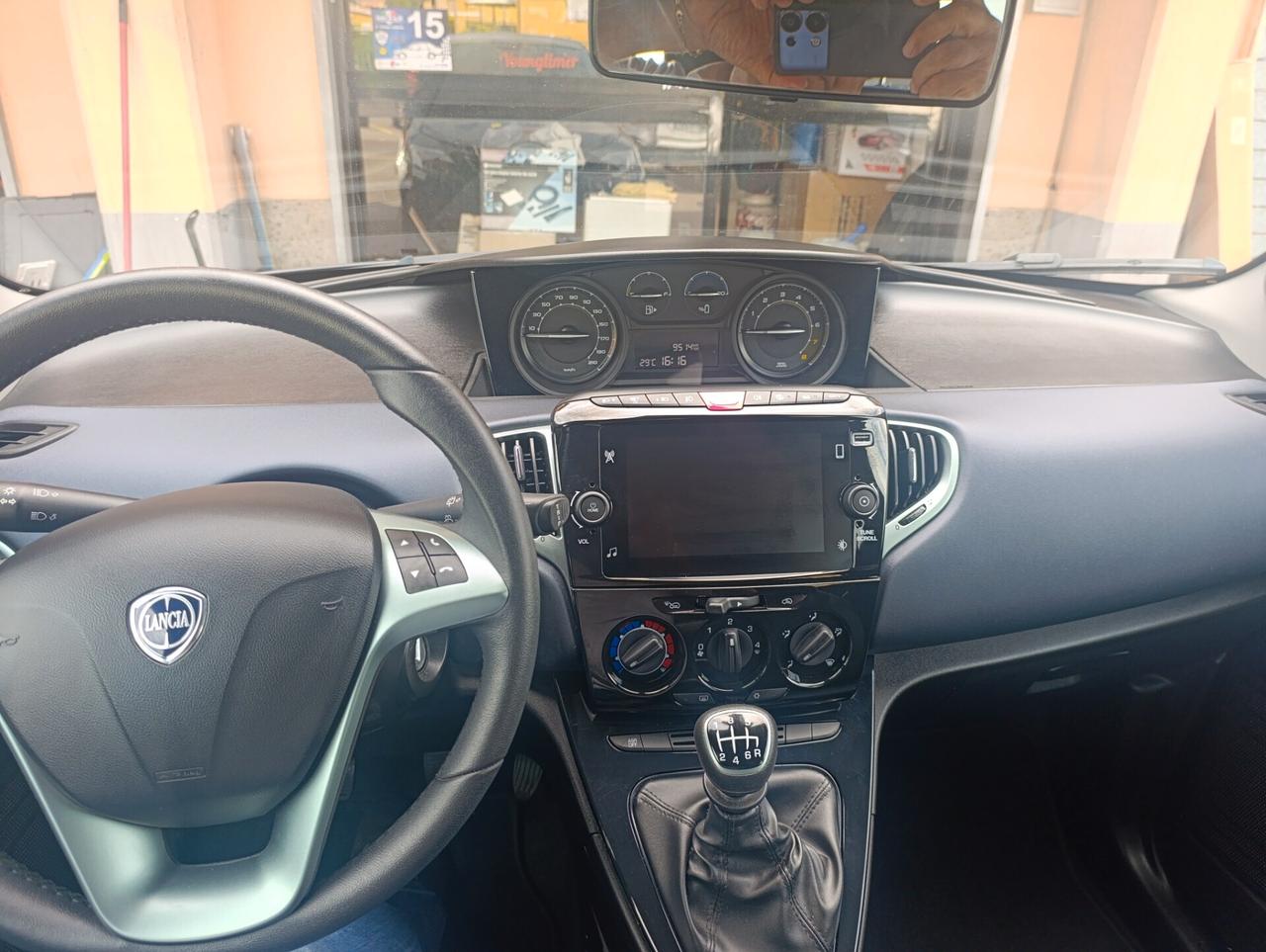 LANCIA YPSILON HYBRID PLATINO PREZZO REALE
