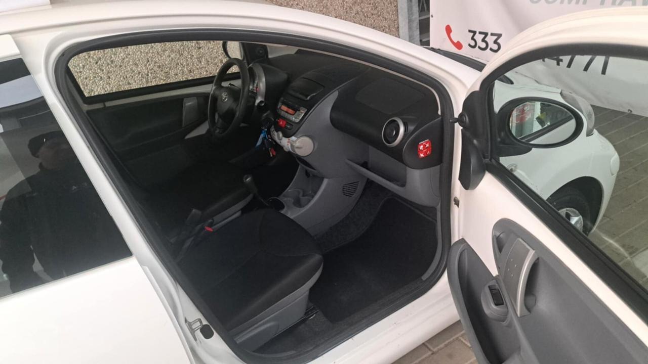 Toyota Aygo 1.0 12V VVT-i 5 porte Active Connect