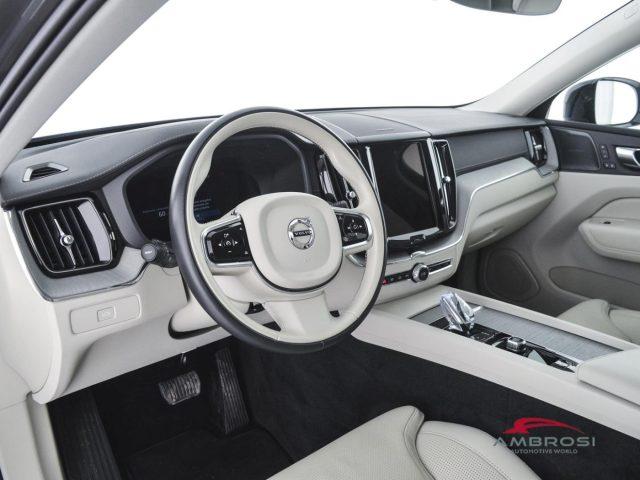 VOLVO XC60 B4 (d) AWD automatico Ultimate Dark